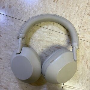 Sony wxm5 Over-Ear Headphones. Slight scratches but new pads and good condition!
